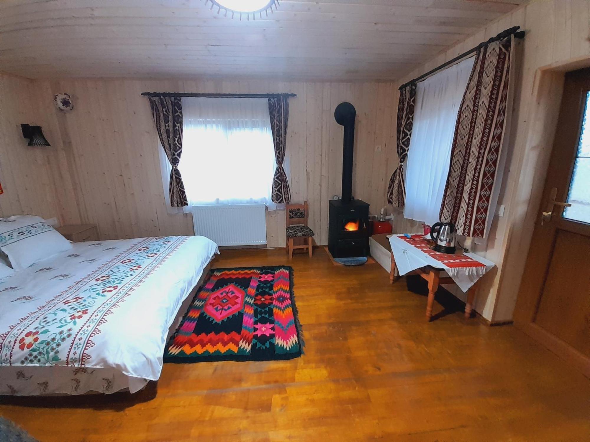 הוילה Berbesti Casa De La Ferma Mariuca מראה חיצוני תמונה